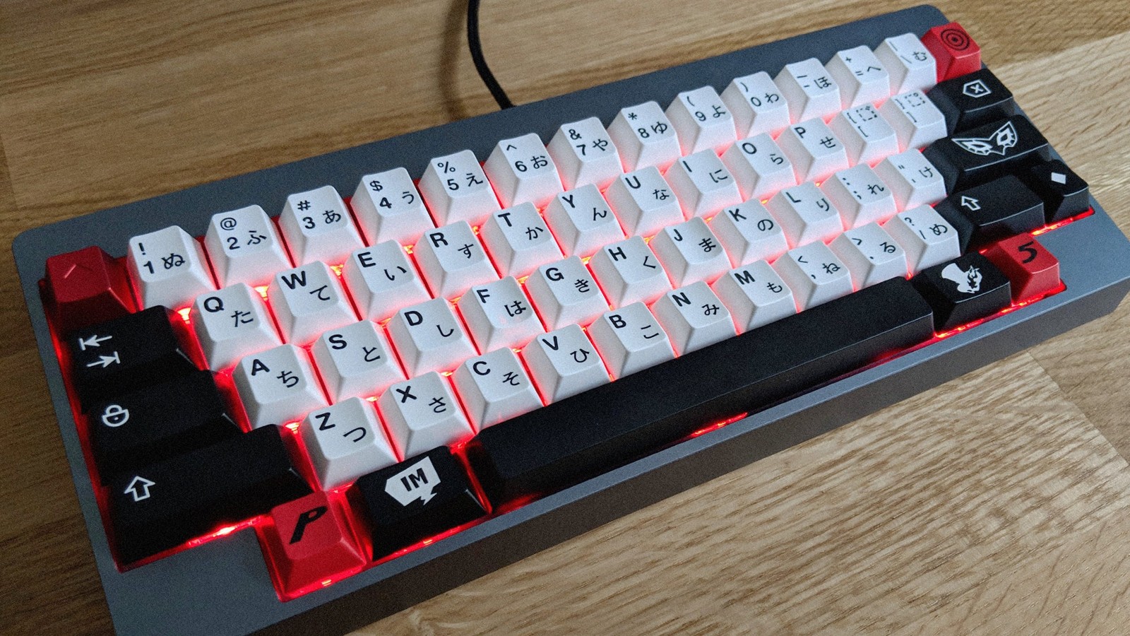 GMK Metaverse, ron RAMA m60-a with red LEDs turned on wooden desk
